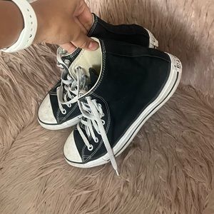 Women’s/men’s black converse